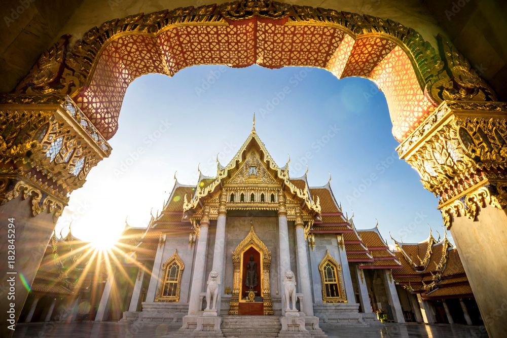 Naklejka premium Bangkok City - świątynia Benchamabophit dusitvanaram z Bangkoku w Tajlandii