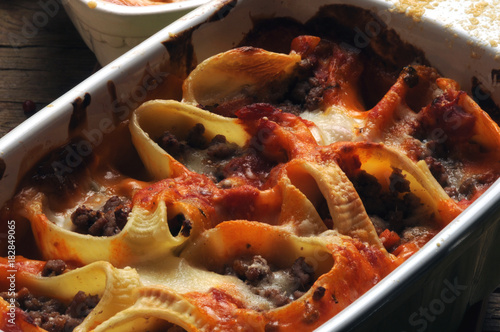 Pasta ripiena al forno Baked pasta Cuit au four de pâtes farcies horno Cucina italiana مطبخ إيطالي Italian cuisine Italienische Küche Итальянская кухня イタリア料理 sounding 義大利飲食 Lumaconi Pirofila photo