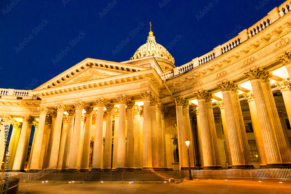 Obraz premium Petersburg, Russia - June 29, 2017: Kazan Cathedral at night.
