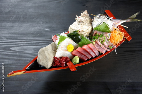 sashimi boat photo