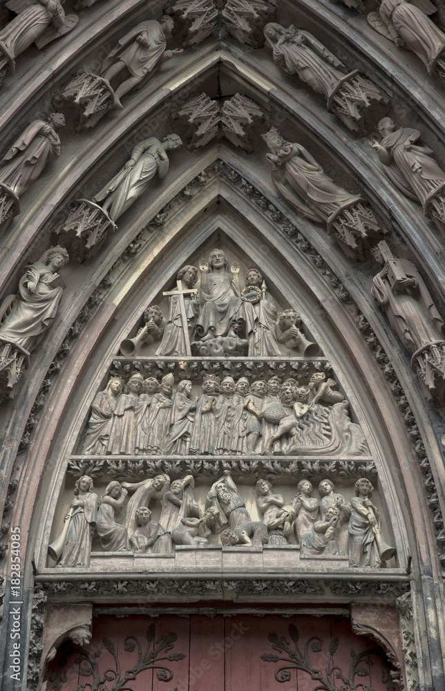 Tympan de la cathédrale Notred-Dame de Starsbourg, Bas-Rhin, France
