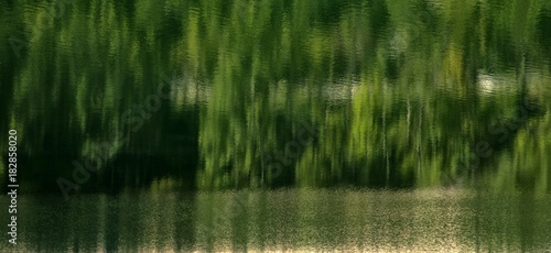 Reflet sur le lac de Sylans, Les Neyrolles, Ain, France