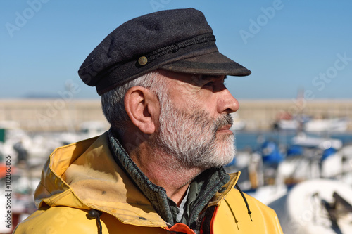 Valokuvatapetti portrait of a fisherman in the harbor
