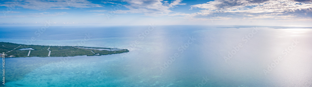 Naklejka premium panoramic landscape aerial view of the tropical paradise of the cayman islands in the caribbean sea