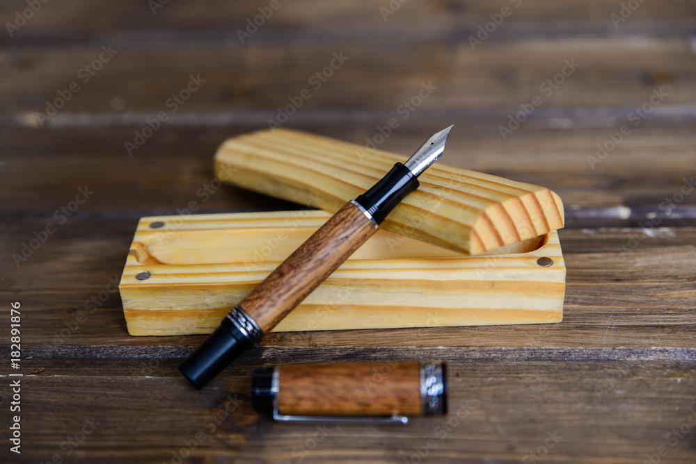 fountain pen in a wooden case