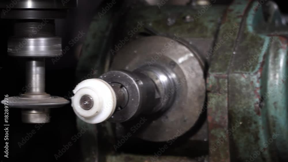 Manufacture of carbon gears by an industrial method on a lathe Manufacture of carbon gears by an industrial method on a lathe