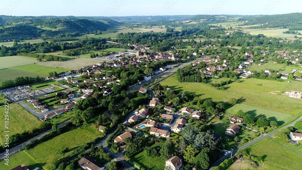 France Dordogne Siorac en Périgord vu du ciel