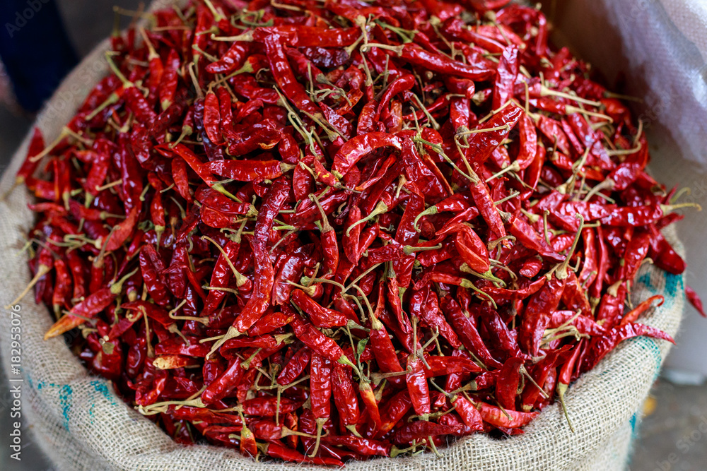 piment rouge dans un sac Stock Photo | Adobe Stock
