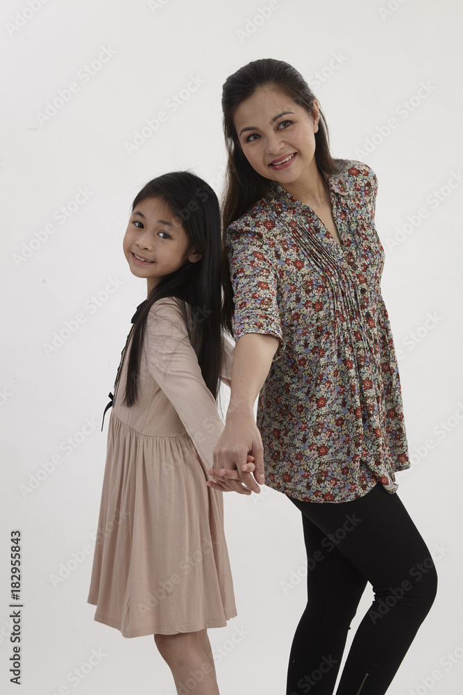 mothe and daughter back to back mothe and daughter back to back