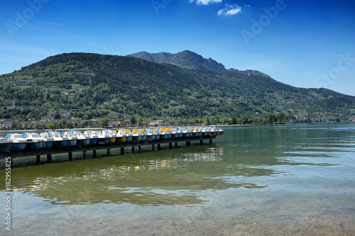 Panorama con lago photo