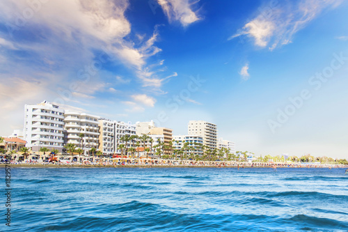Obraz na płótnie Beautiful view of the main street of Larnaca and Phinikoudes beach in Cyprus w salonie