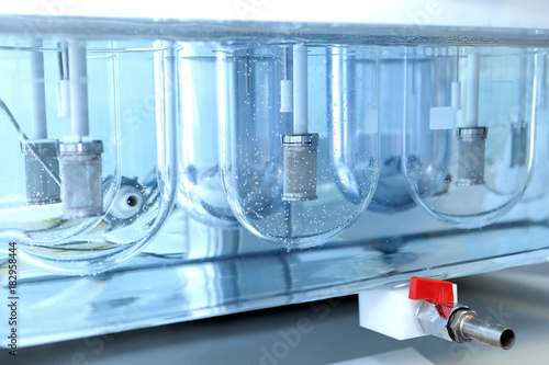Schilderij op canvas Autonomous solubility tester