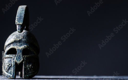 Tableau sur toile roman helmet on a black background