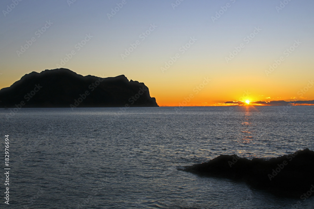 soleil levant sur le cap Cope en Andalousie