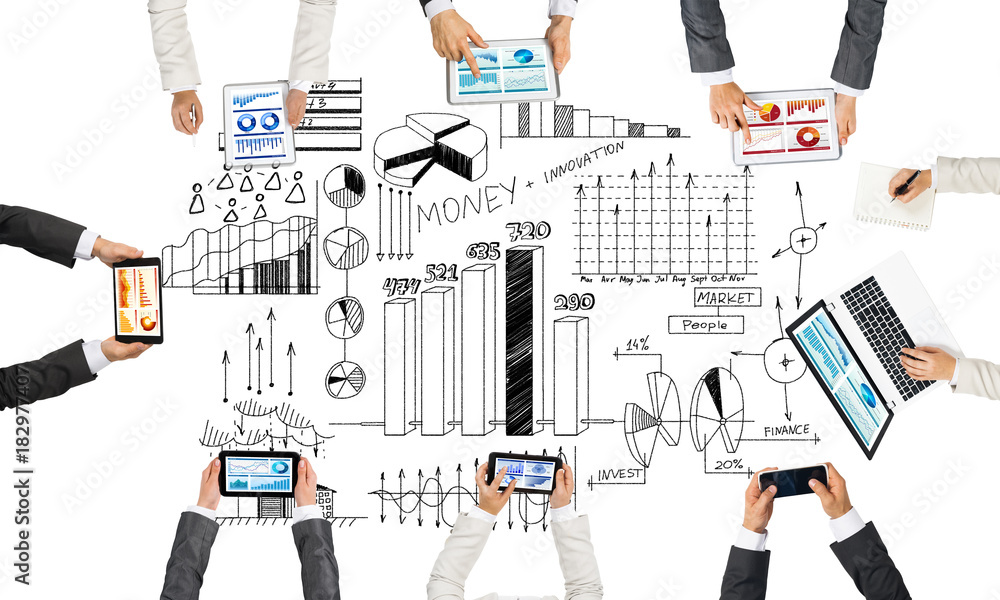 Obraz premium Top view of businesspeople sitting at table and using gadgets