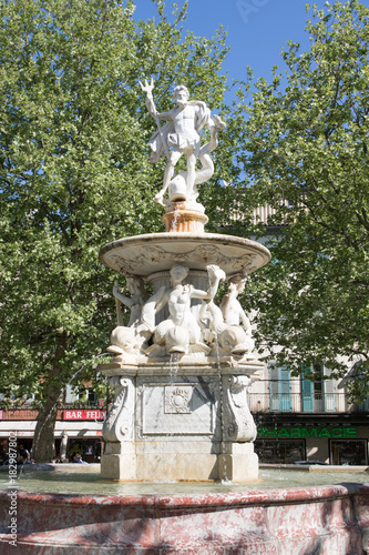 Fontaine de Neptune, place Carnot à Carcassonne