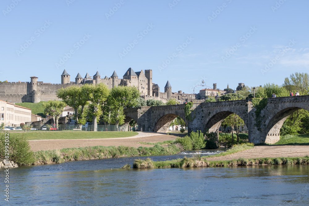 Obraz premium L'Aude, le Pont Vieux et la Cité de Carcassonne