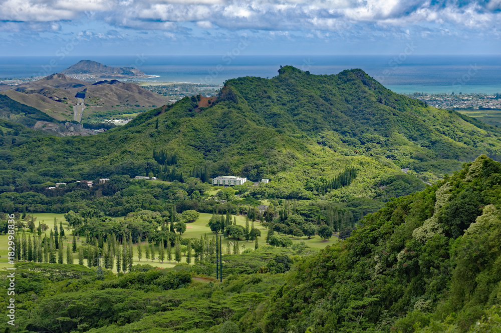View from the Nuuani Pali Overlook of the Kaneohe area in the southeast of Oahu, Hawaii, U.S.A.
