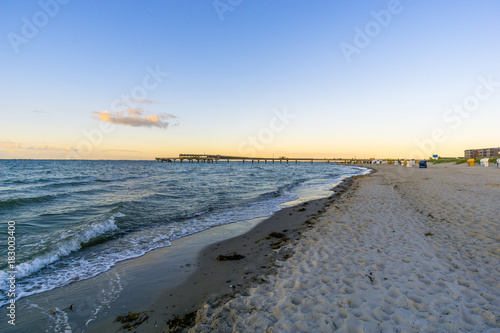 Strand und Erlebnisseebrücke in Heiligenhafen