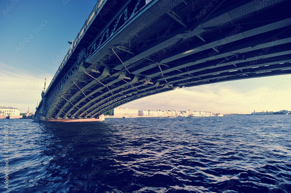 Obraz premium view of the Troitsky bridge with the waters of the river Neva in Saint-Petersburg