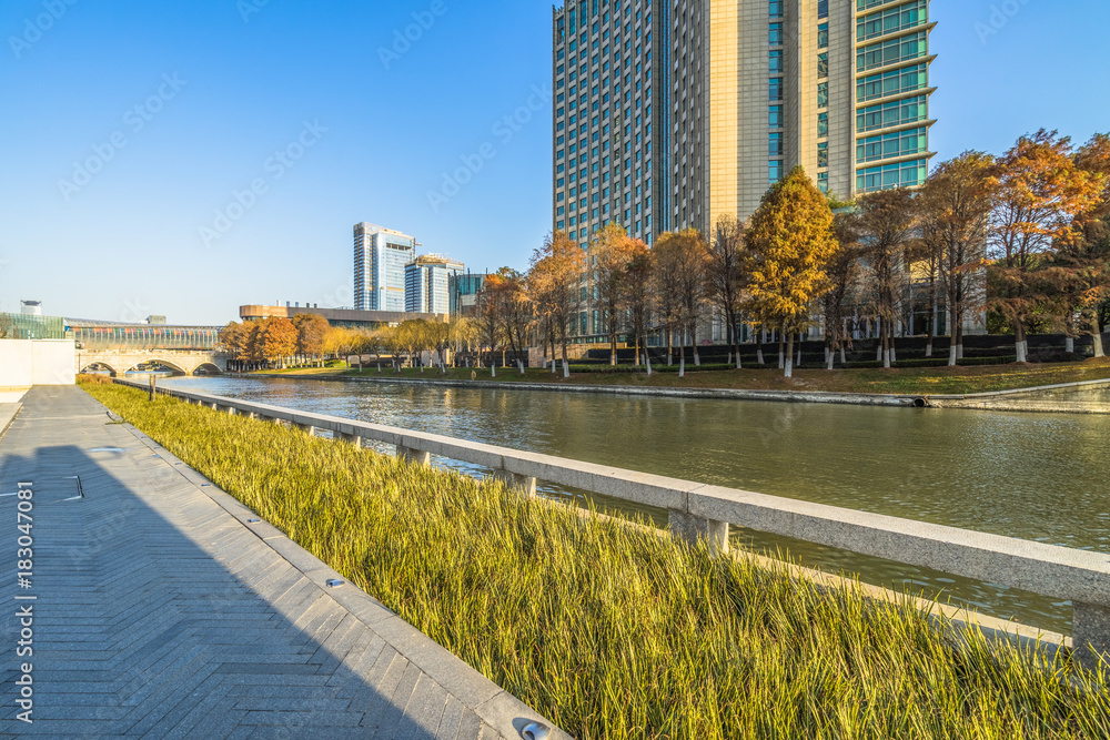 Obraz premium beautiful park at a sunny day, shanghai, china.