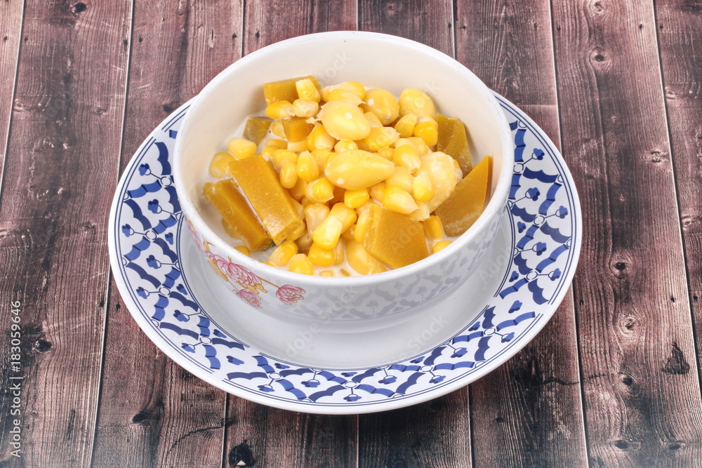 Delicious streamed sweet corn ,pumpkin and ,ginkgo in coconut milk . Delicious streamed sweet corn ,pumpkin and ,ginkgo in coconut milk .