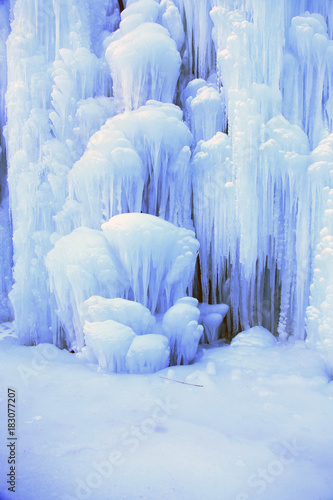 Ice waterfall © zhengzaishanchu