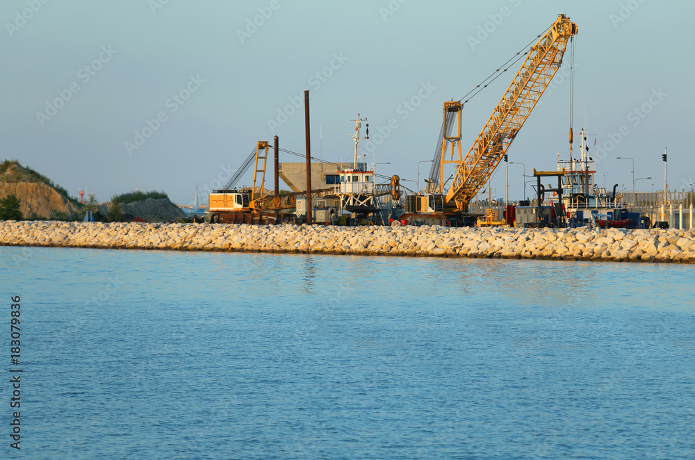 shipyard for the construction of a sturdy dam with the crane