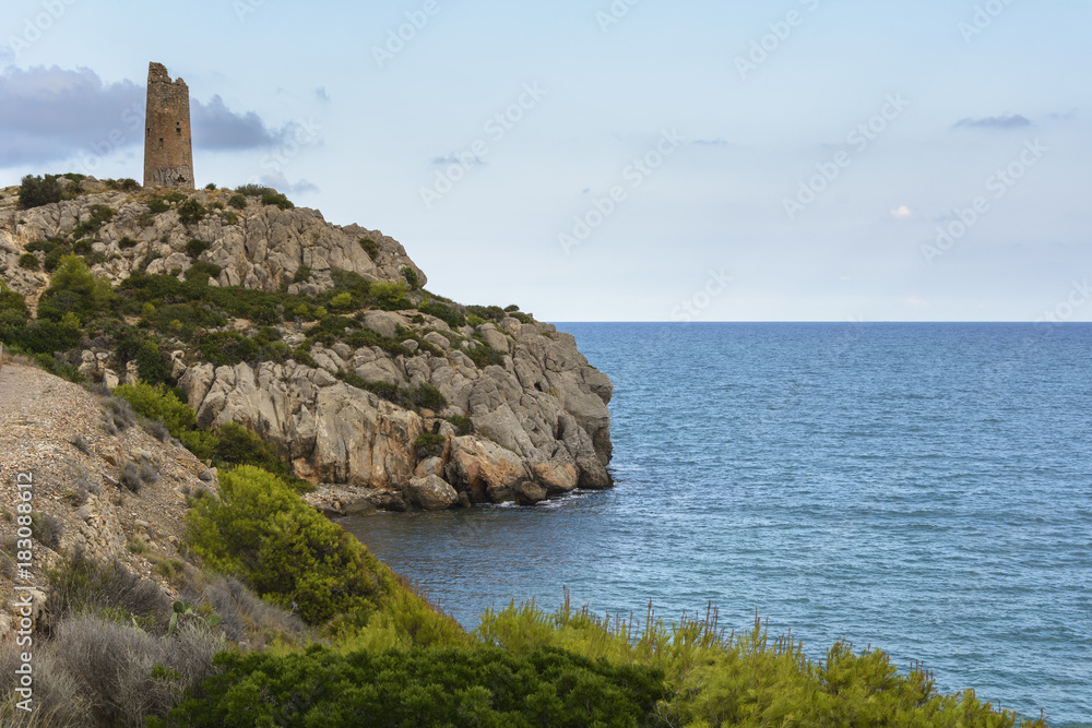 Torre de La Colomera en la Sierra de Irta, junto al mar Mediterráneo. Orpesa. Castellón. España