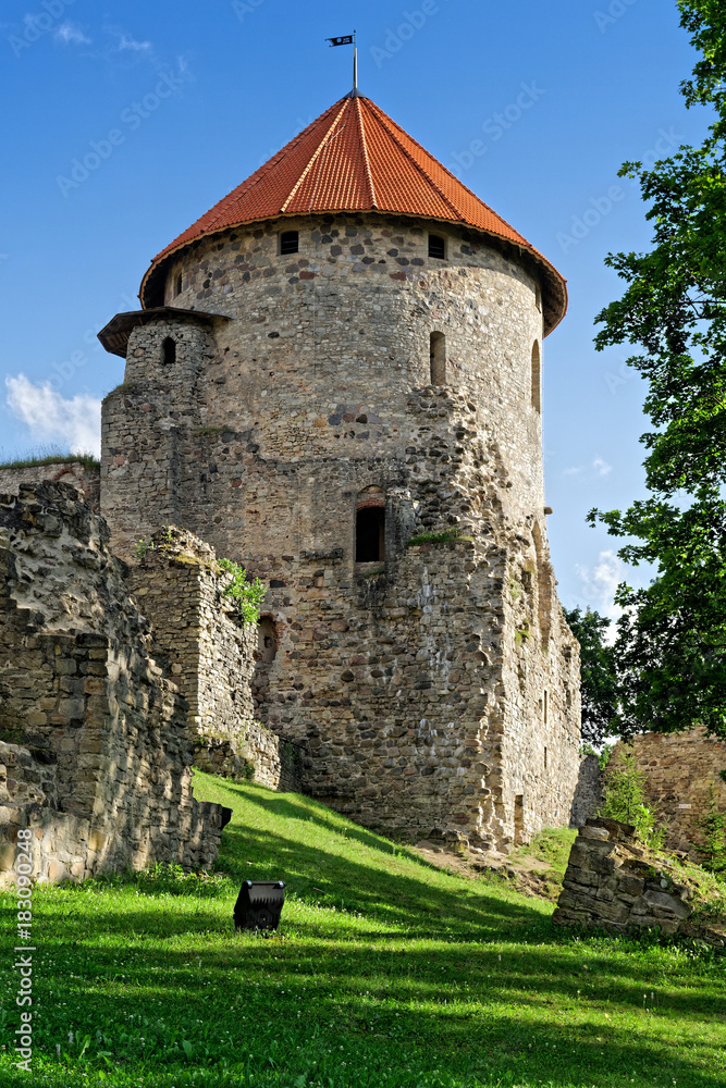 Turm der Burg im Schlosspark Cesis, Lettland 