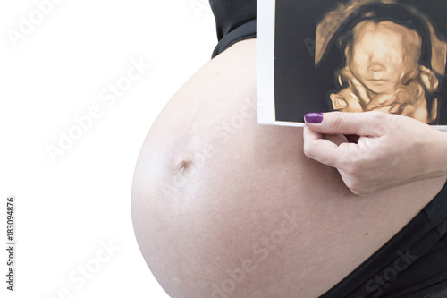 Test de grossesse positif avec peluche rose photo