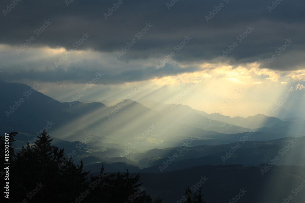 Sun rays throught the clouds