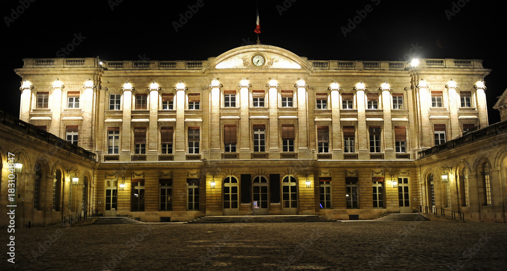 Hôtel de ville Bordeaux la nuit, France