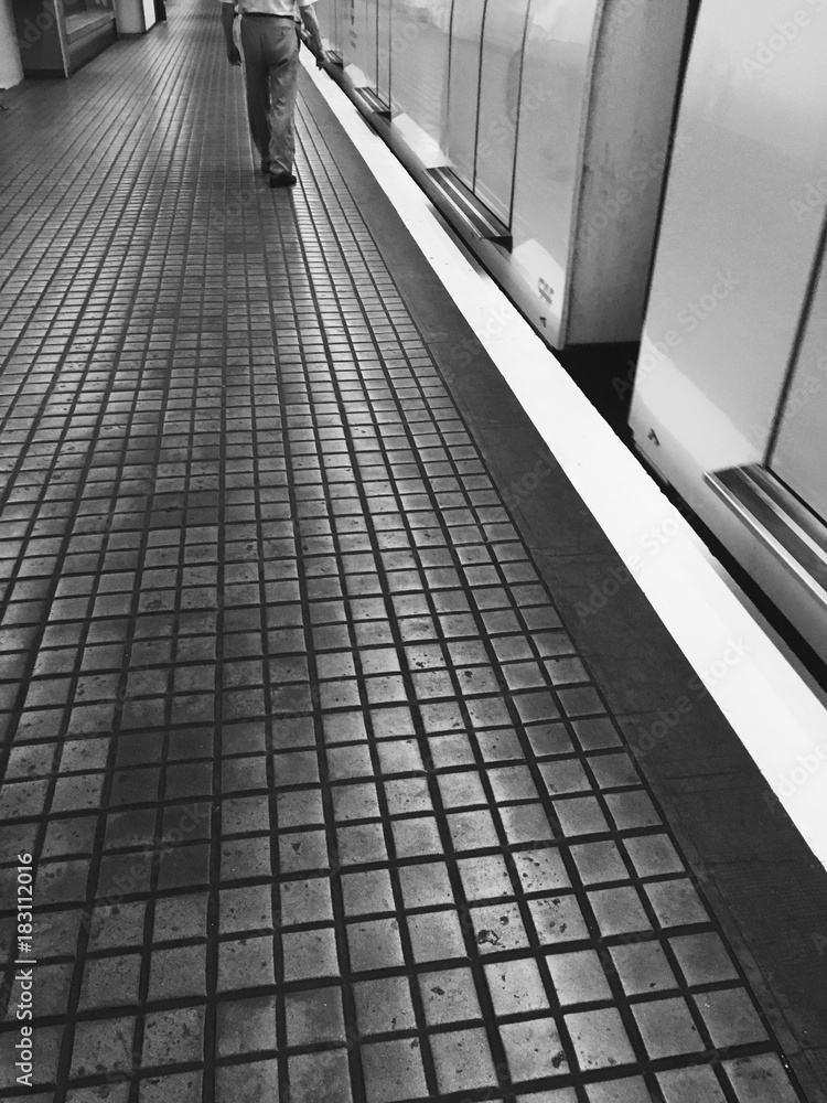 subway in black and white - obrazy, fototapety, plakaty 