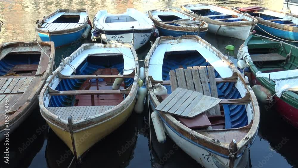 4K Barche di pescatori ormeggiate in porto. 4K Barche di pescatori ormeggiate in porto.