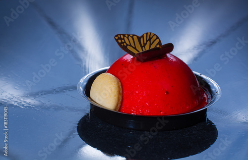 Canvastavla French pastry small ball cakes made with fresh strauberry and truffel creme
