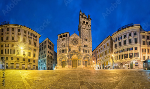 Schilderij op canvas Cathedral of Genoa at dusk