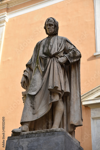Statue de Niccola Pisano à Pise en Toscane, Italie