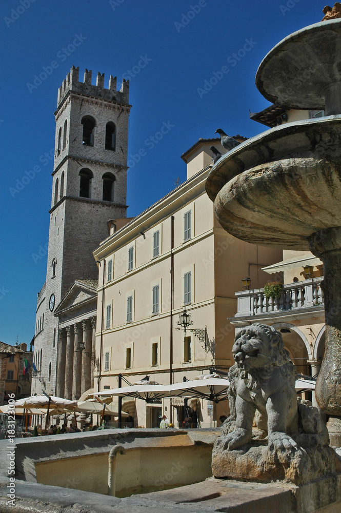 Assisi,  piazza del Comune