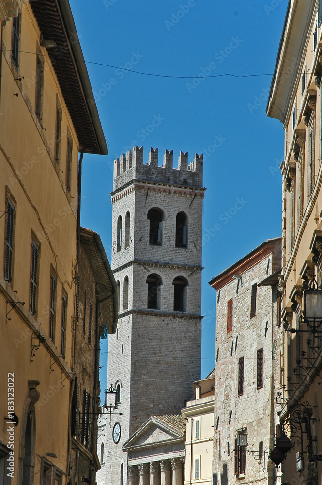 Le strade si Assisi verso piazza del Comune



