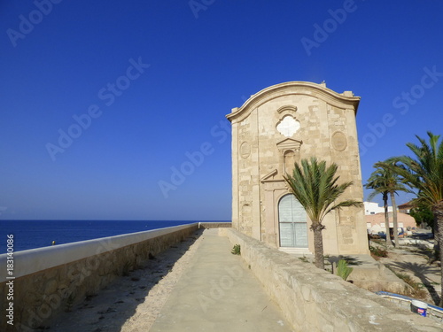 Isla de Tabarca en Santa Pola, isla del mar Mediterráneo a unos 22 km de Alicante (Comunidad Valenciana, España)