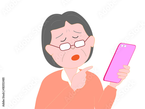 老眼鏡をかけてスマートフォンの操作をする高齢者の女性