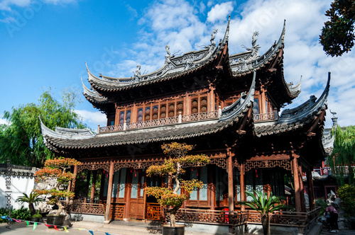 Traditional Chinese architecture at the Shanghai Yuyuan Park, Shanghai, China