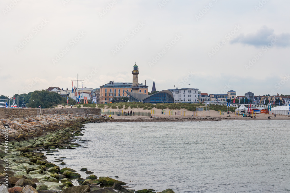 Blick nach Warnemünde