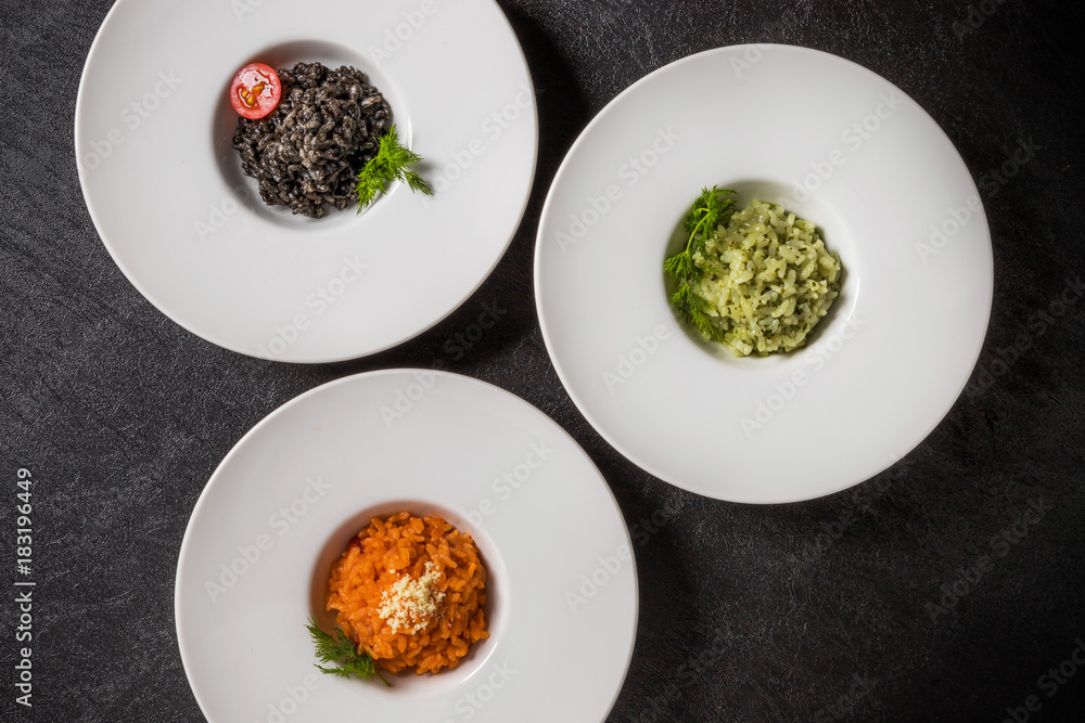 3種のリゾット( risotto (squid ink, tomato, basil) 3種のリゾット( risotto (squid ink, tomato, basil)