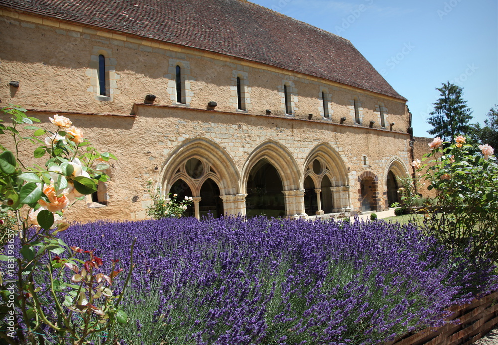 Obraz premium Abbaye bénédictine: salle capitulaire.