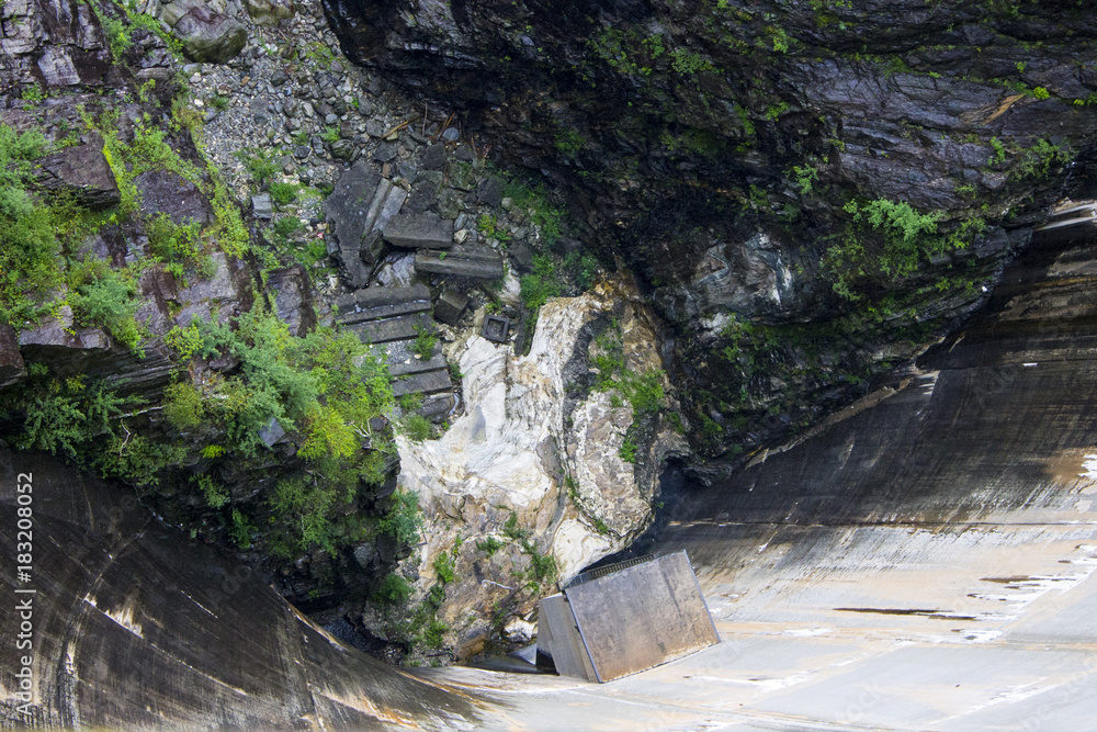 Obraz premium The Contra Dam, also known as the Verzasca Dam or the Locarno Dam, an arch dam on the Verzasca River in Ticino, Switzerland. A popular bungee jumping venue after the James Bond film GoldenEye