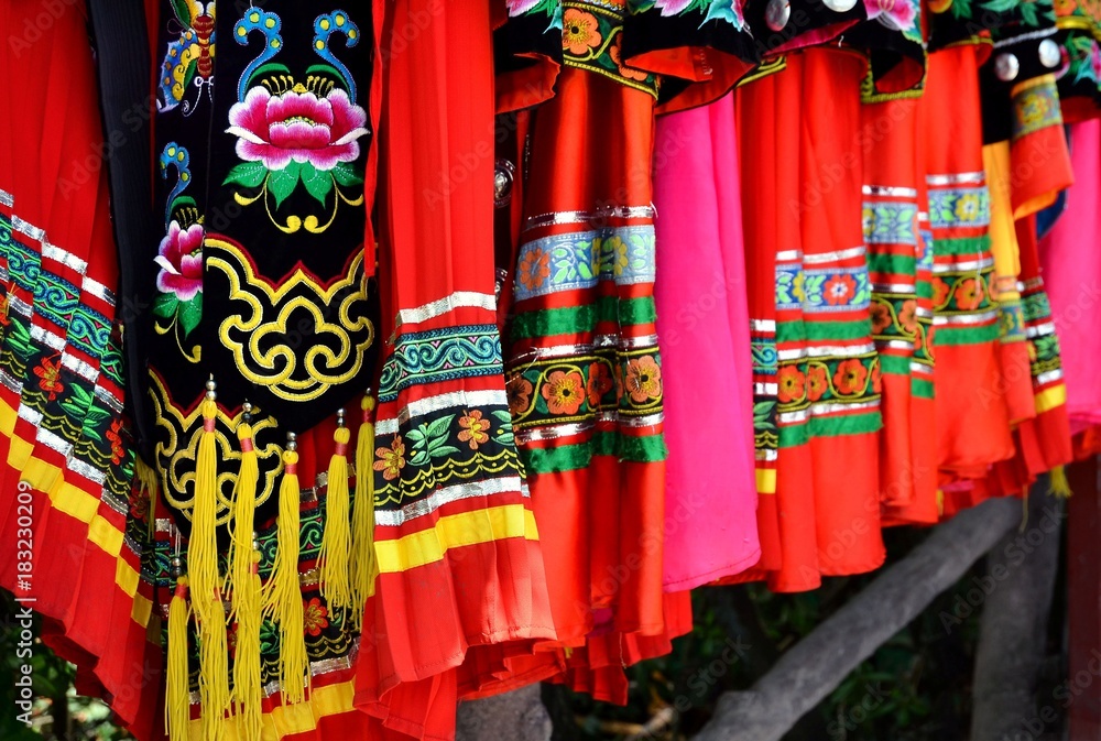 traditional chinese clothes in Zhangjiajie National Park