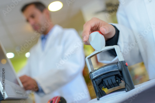 Konstfotografi hospital worker stamping document