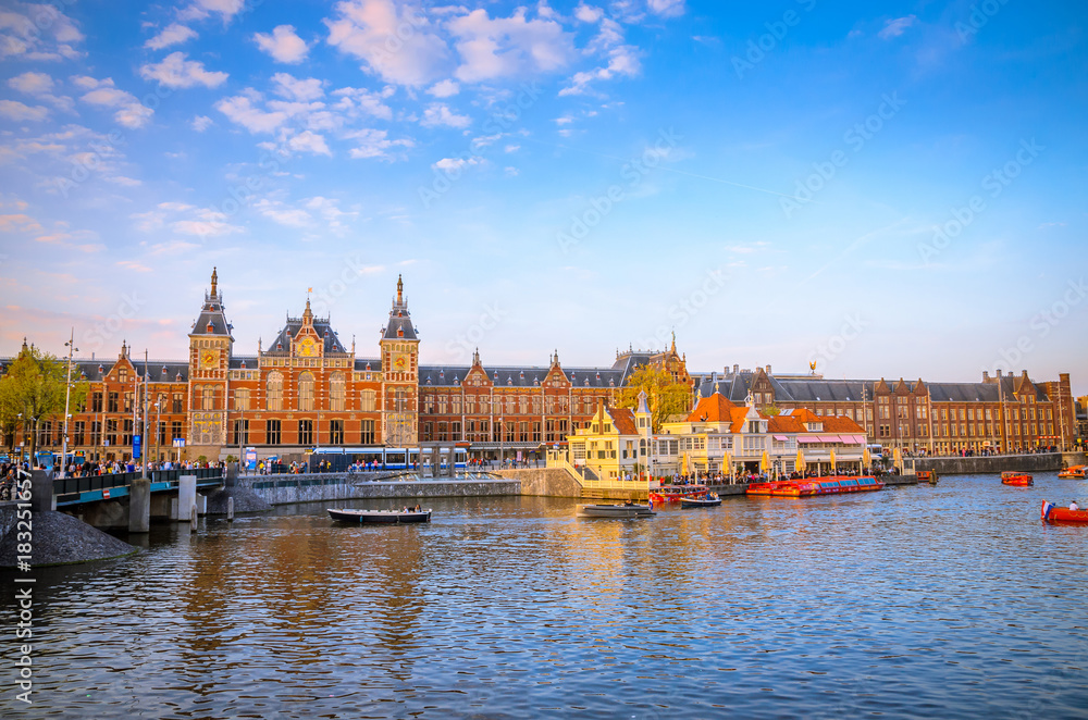 Fototapeta premium Amsterdam Central Train Station at sunset, the Netherlands